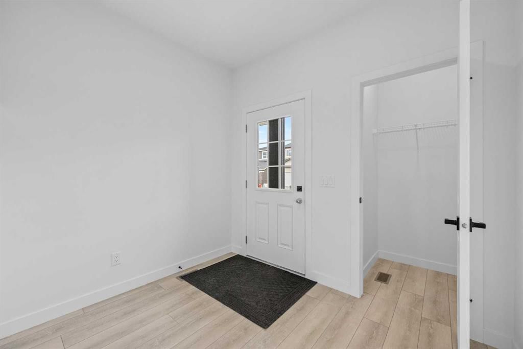33 Hotchkiss Gardens SE, Calgary — photo 4 of 49