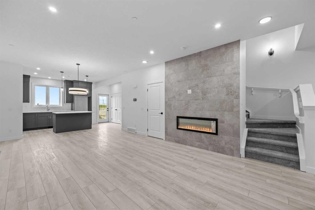 33 Hotchkiss Gardens SE, Calgary — photo 5 of 49