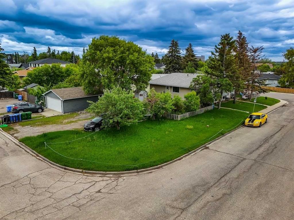 1326 25 Street SE, Calgary — photo 4 of 12