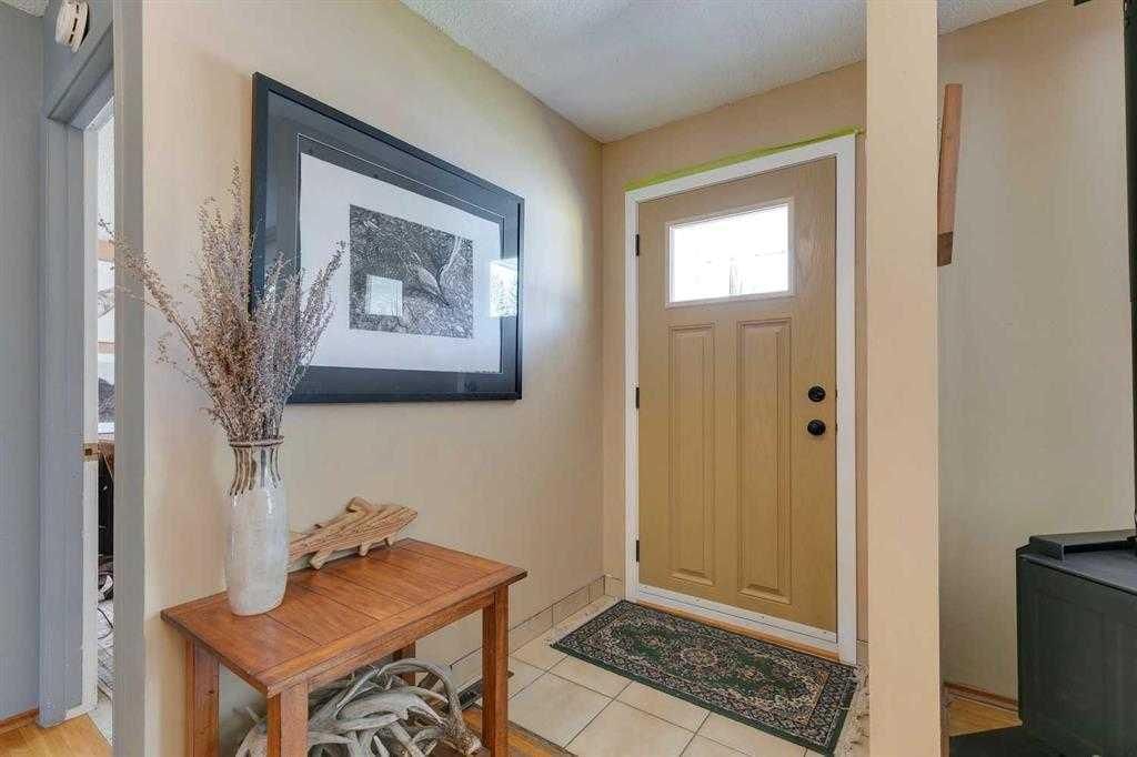 6140 Dalmarnock Crescent NW, Calgary — photo 2 of 33