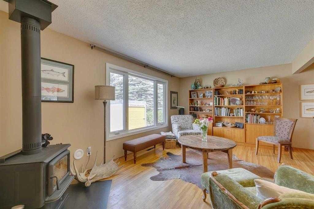 6140 Dalmarnock Crescent NW, Calgary — photo 3 of 33