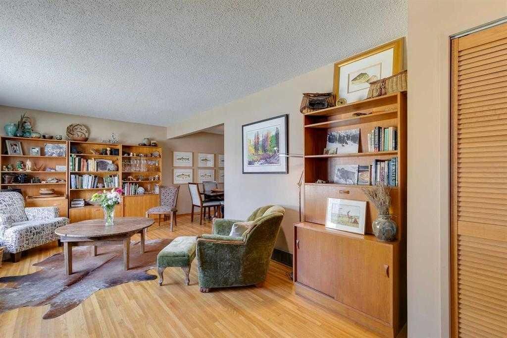 6140 Dalmarnock Crescent NW, Calgary — photo 5 of 33