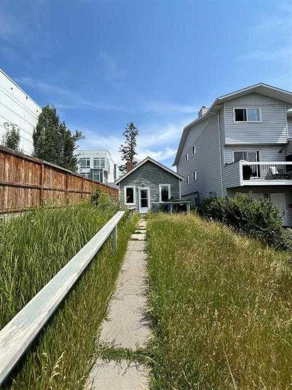 3816 Parkhill Place SW, Calgary — main listing photo