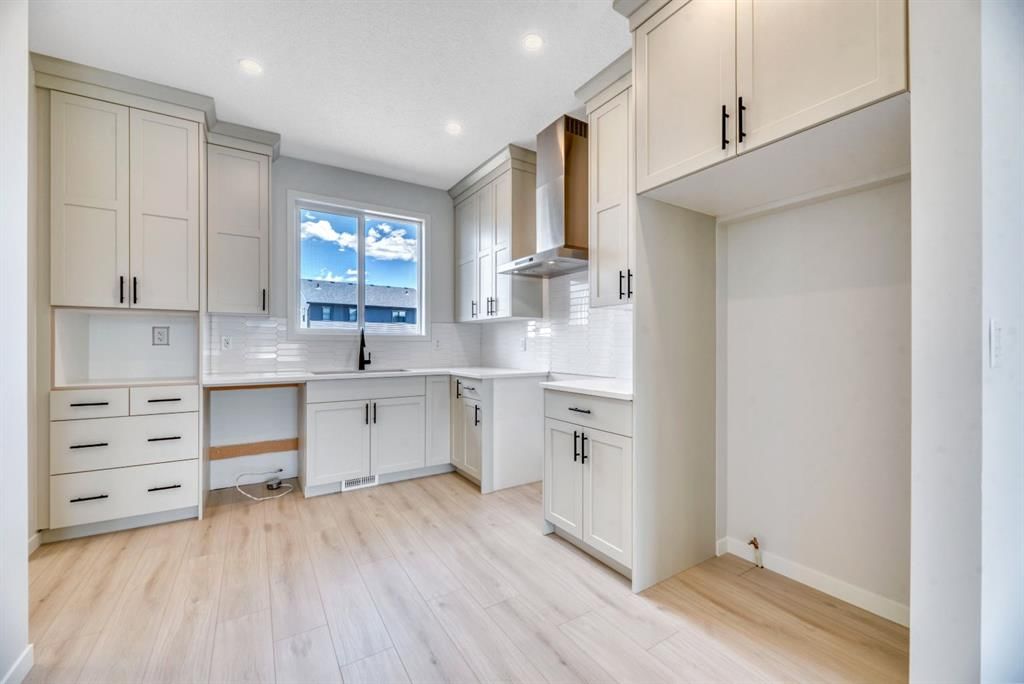 28 Mitchell Way NW, Calgary — main listing photo