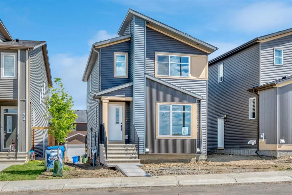 28 Mitchell Way NW, Calgary — photo 2 of 37