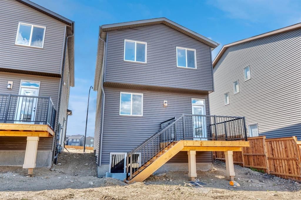 28 Mitchell Way NW, Calgary — photo 4 of 37