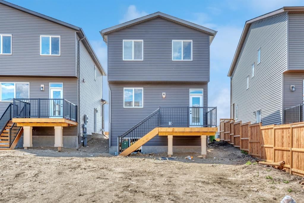 28 Mitchell Way NW, Calgary — photo 5 of 37