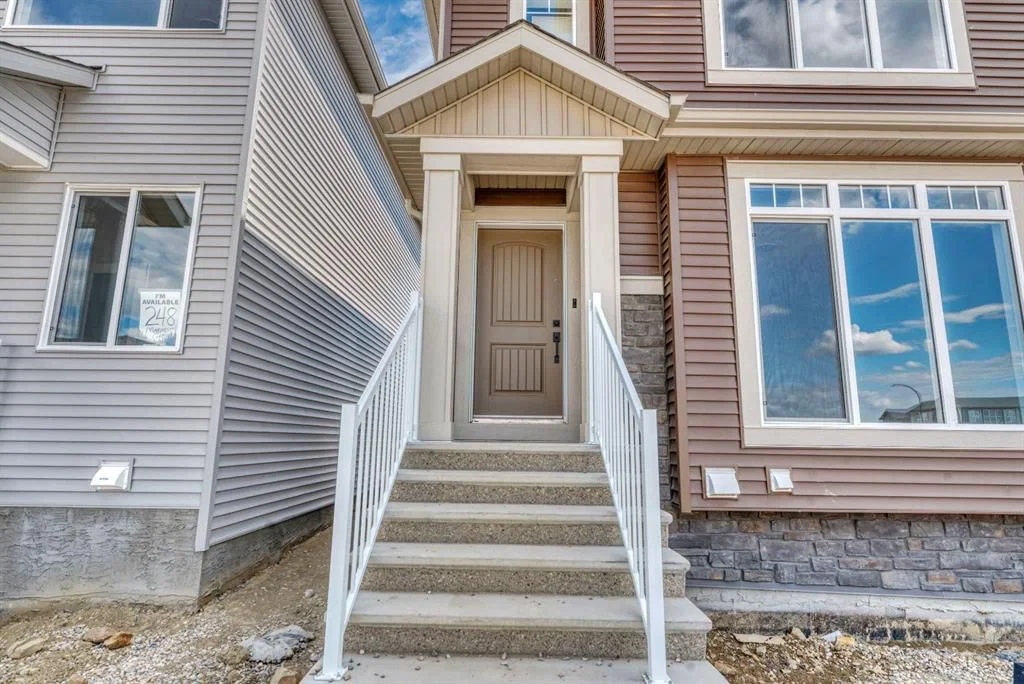 244 Marmot Grove NW, Calgary — photo 3 of 38