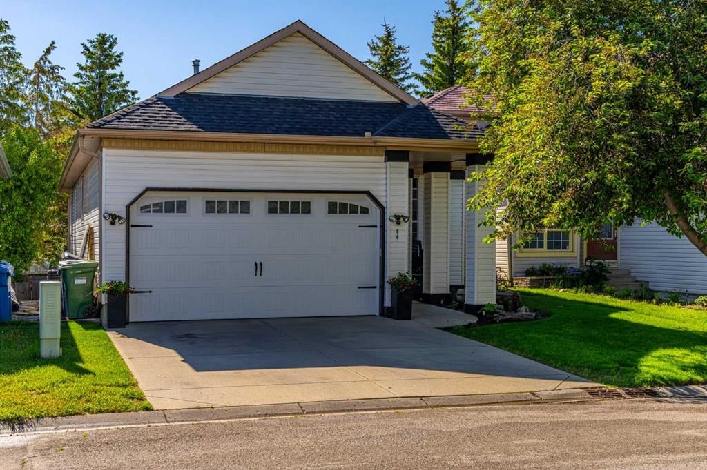 44 Douglas Glen Place SE, Calgary — photo 2 of 40