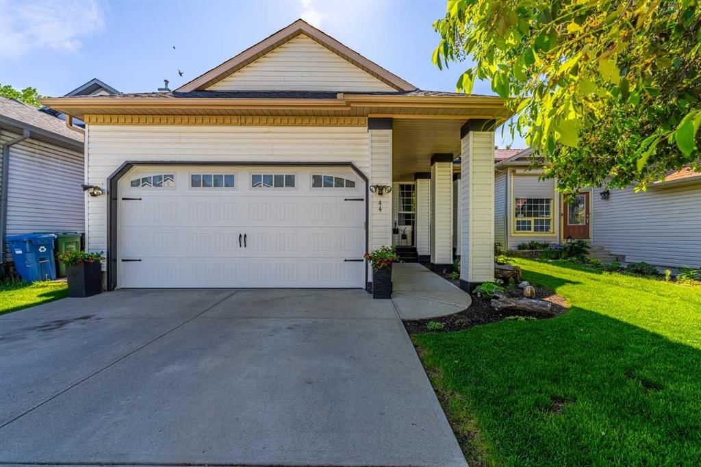 44 Douglas Glen Place SE, Calgary — photo 3 of 40