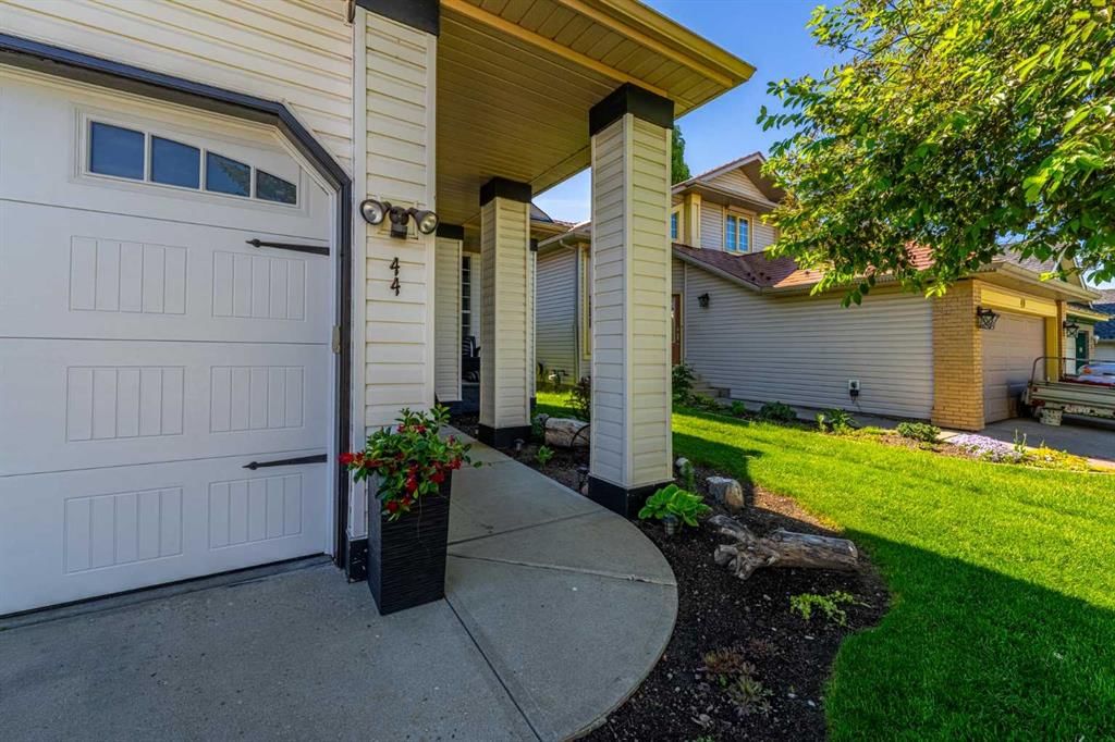 44 Douglas Glen Place SE, Calgary — photo 4 of 40