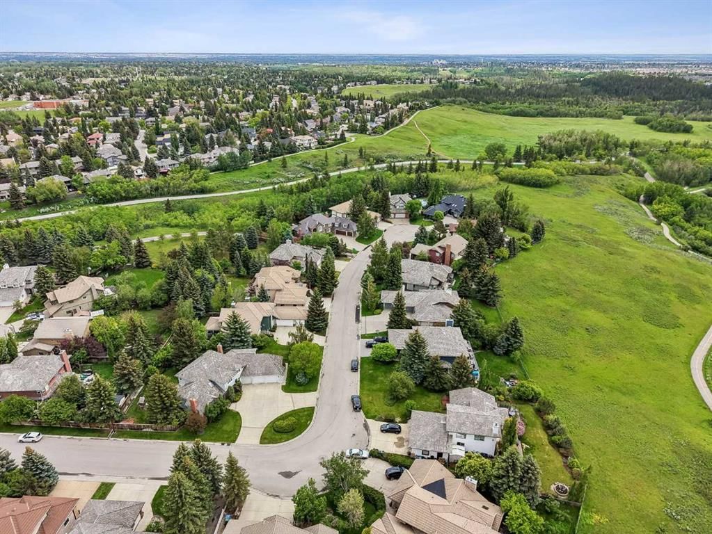 65 Woodpath Terrace SW, Calgary — photo 4 of 50