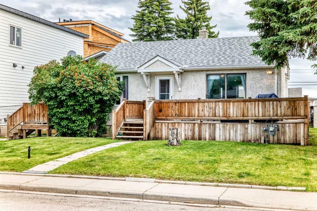7312 36 Avenue NW, Calgary — photo 2 of 46