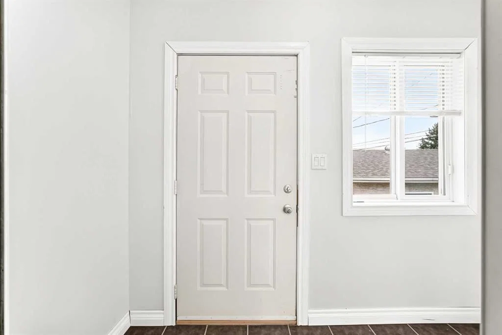 7312 36 Avenue NW, Calgary — photo 4 of 46