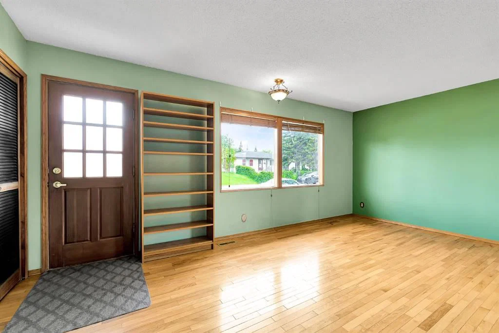 4127 Maryvale Road NE, Calgary — photo 4 of 47
