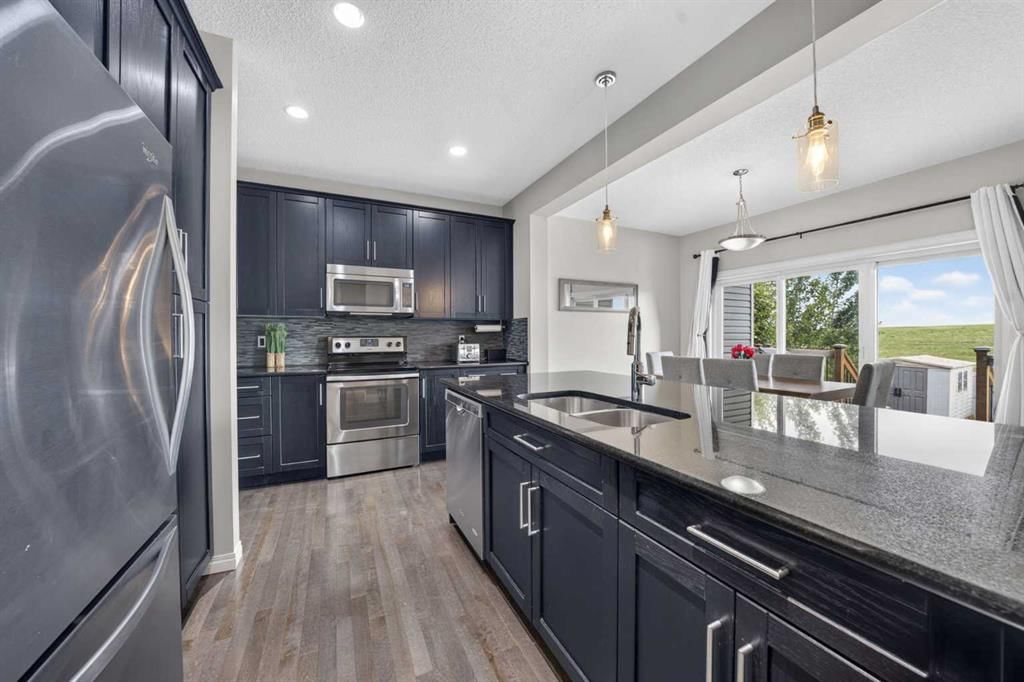 665 Copperpond Boulevard SE, Calgary — photo 4 of 45