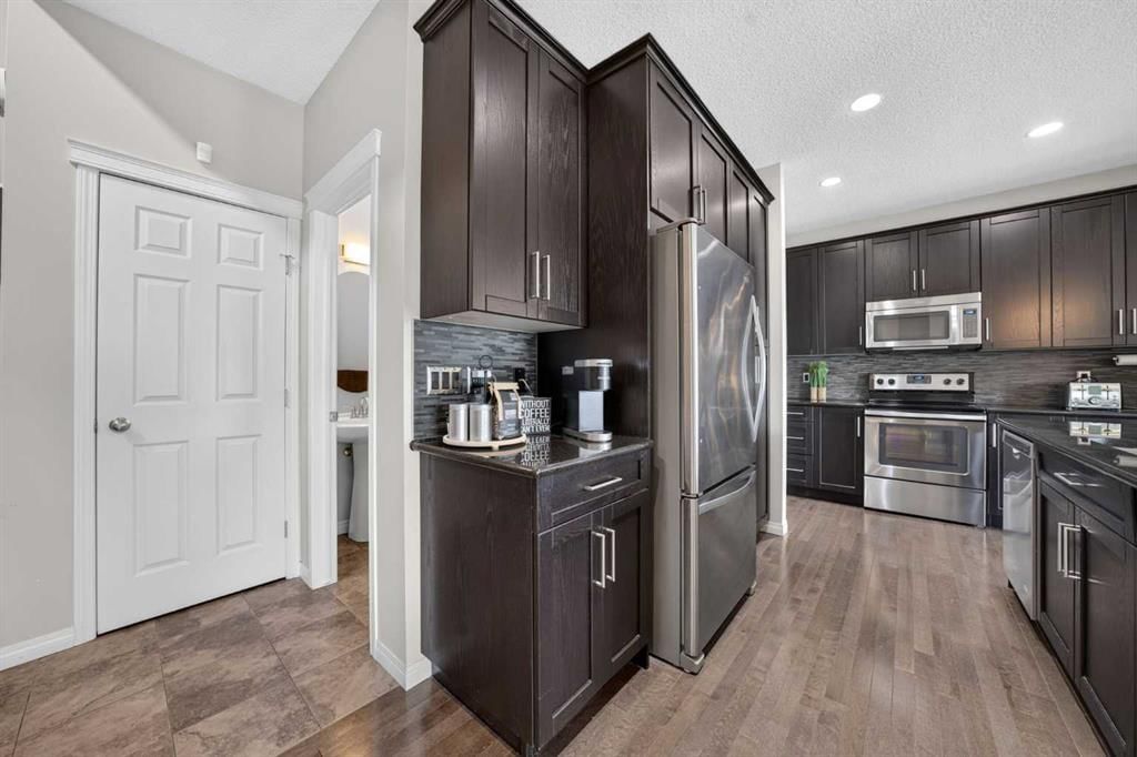 665 Copperpond Boulevard SE, Calgary — photo 5 of 45