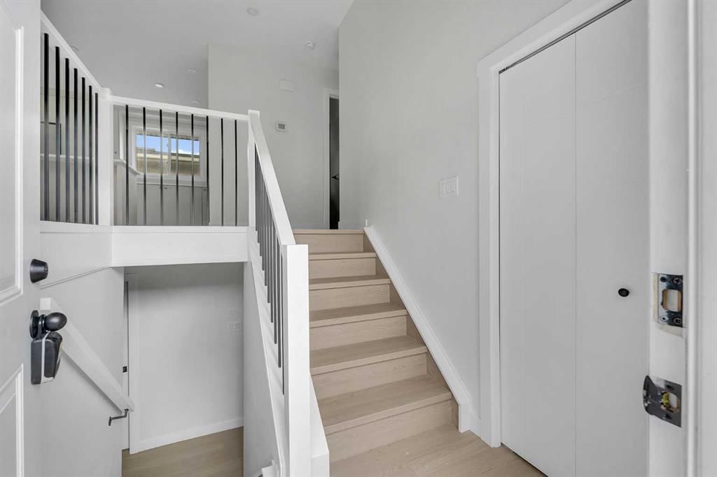 3410 30A Avenue SE, Calgary — photo 5 of 37