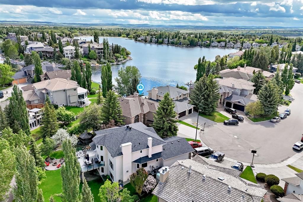 448 Mckenzie Lake Bay SE, Calgary — photo 3 of 42