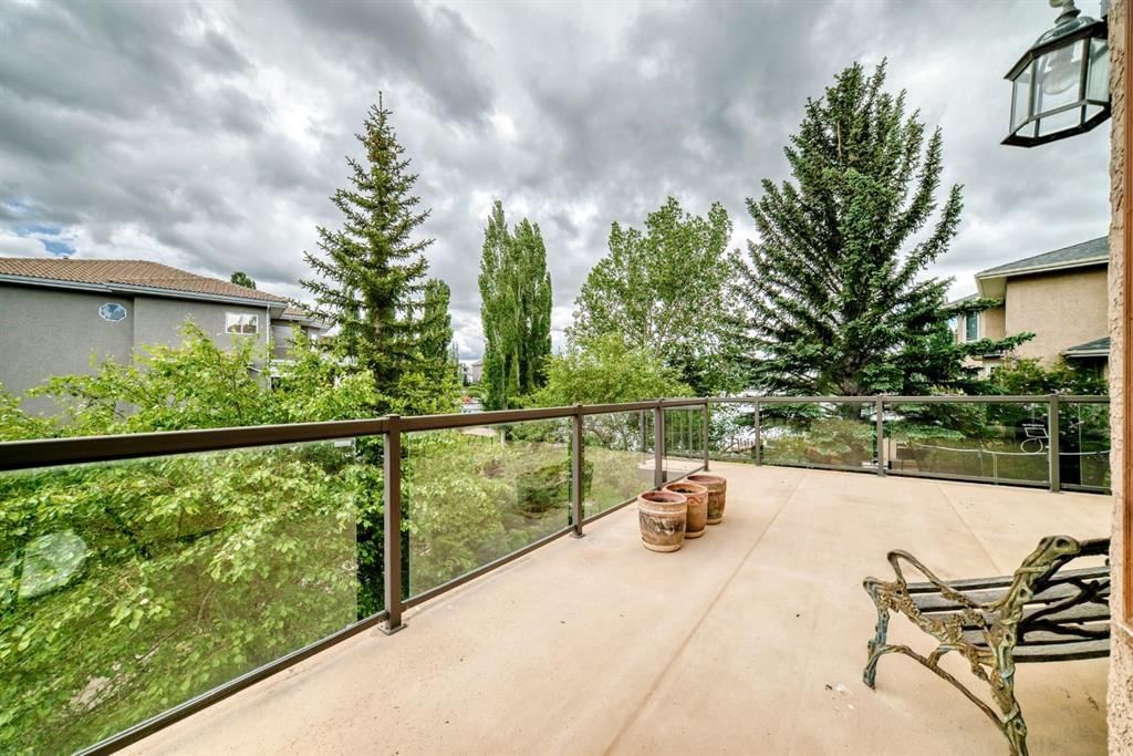 448 Mckenzie Lake Bay SE, Calgary — photo 5 of 42