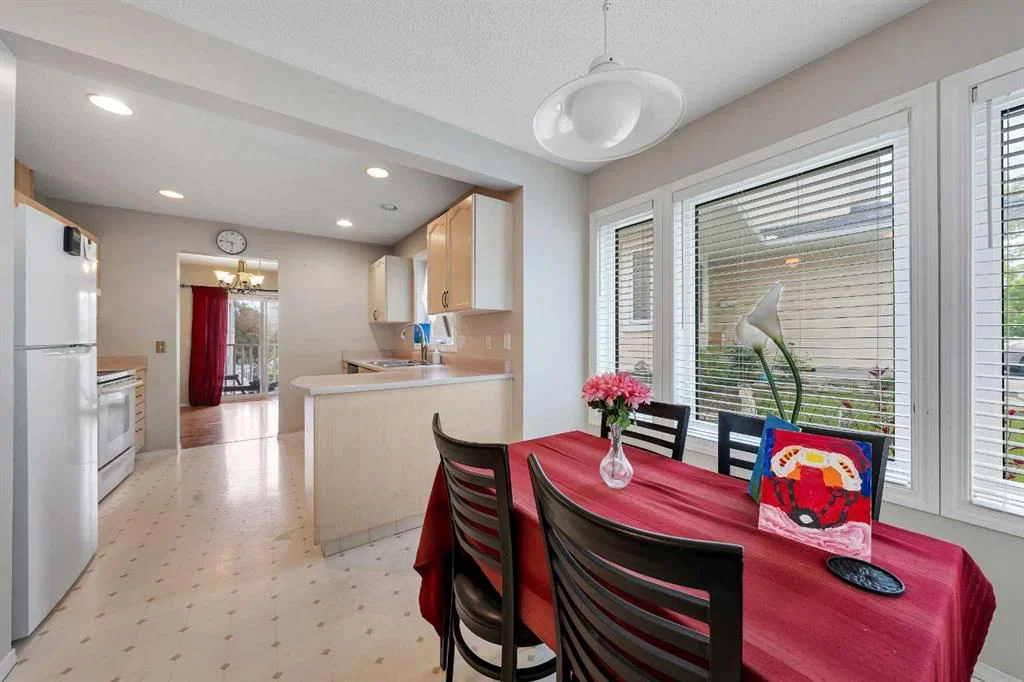 125, 388 Sandarac Drive NW, Calgary — photo 4 of 33