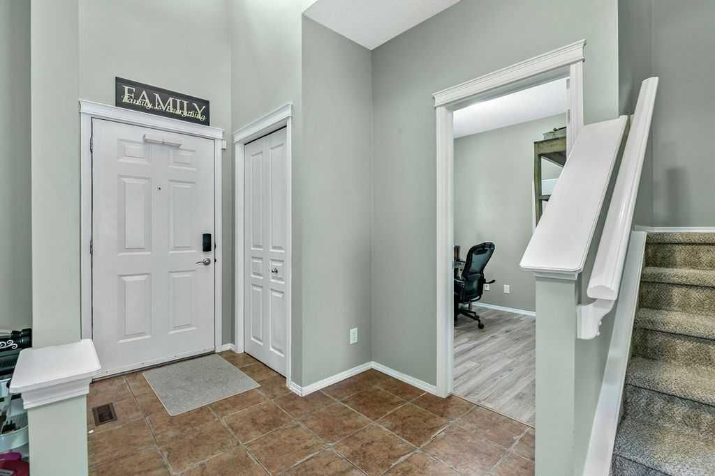 142 Elgin View SE, Calgary — photo 5 of 49