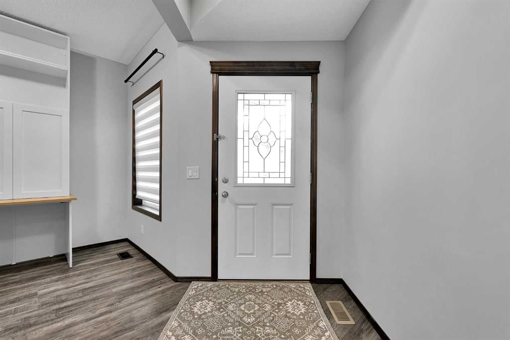 27 Pantego Close NW, Calgary — photo 3 of 50