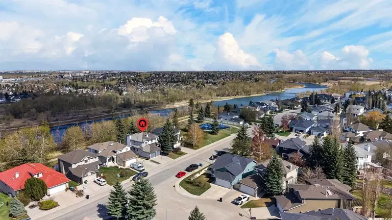 222 Diamond Drive SE, Calgary — photo 2 of 50