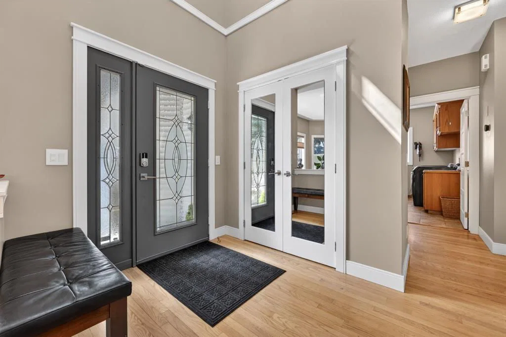 222 Diamond Drive SE, Calgary — photo 4 of 50