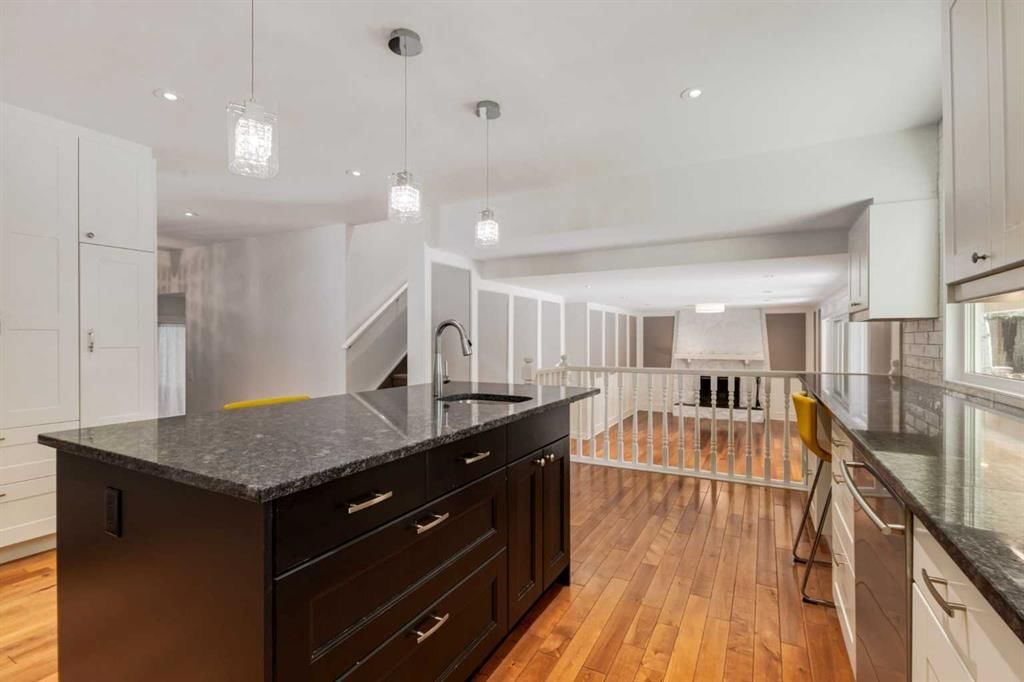 416 Oakhill Place SW, Calgary — photo 3 of 26