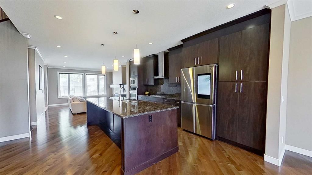 249 18 Avenue NE, Calgary — photo 5 of 39
