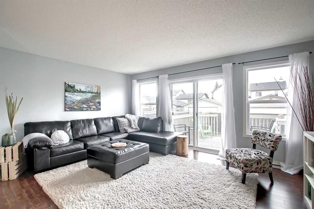 191 Cranberry Green SE, Calgary — photo 5 of 25
