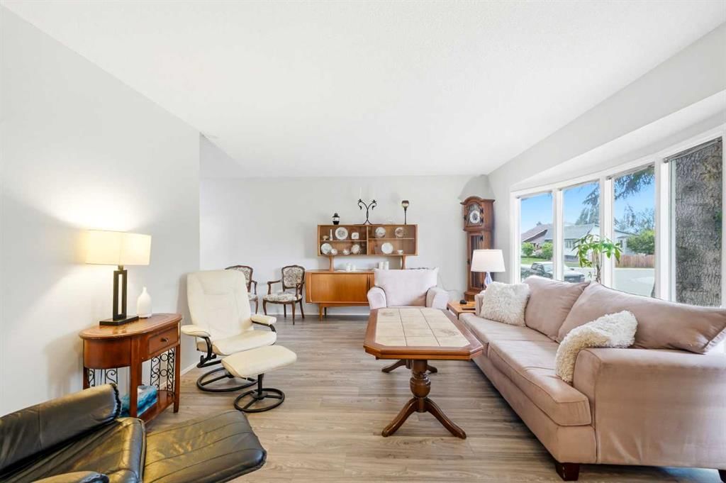 442 Queensland Place SE, Calgary — photo 3 of 29