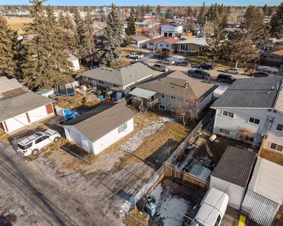 1527 46 Street SE, Calgary — photo 3 of 44