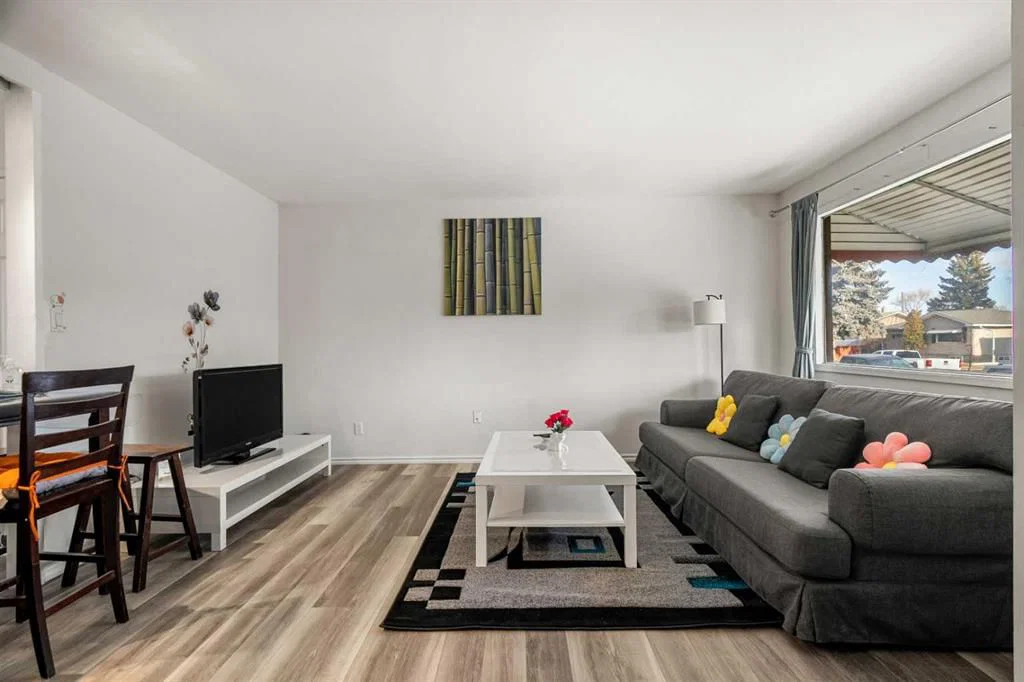 1527 46 Street SE, Calgary — photo 5 of 44