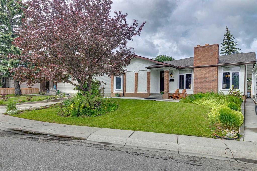 228 Brookgreen Drive SW, Calgary — photo 2 of 31