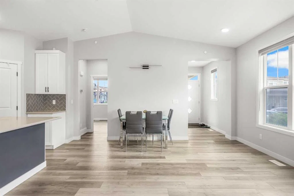 289 Lucas Avenue NW, Calgary — photo 5 of 39