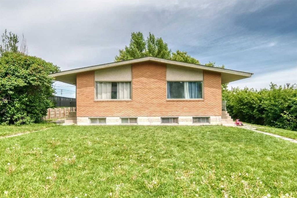 416/418 33 Avenue NE, Calgary — main listing photo