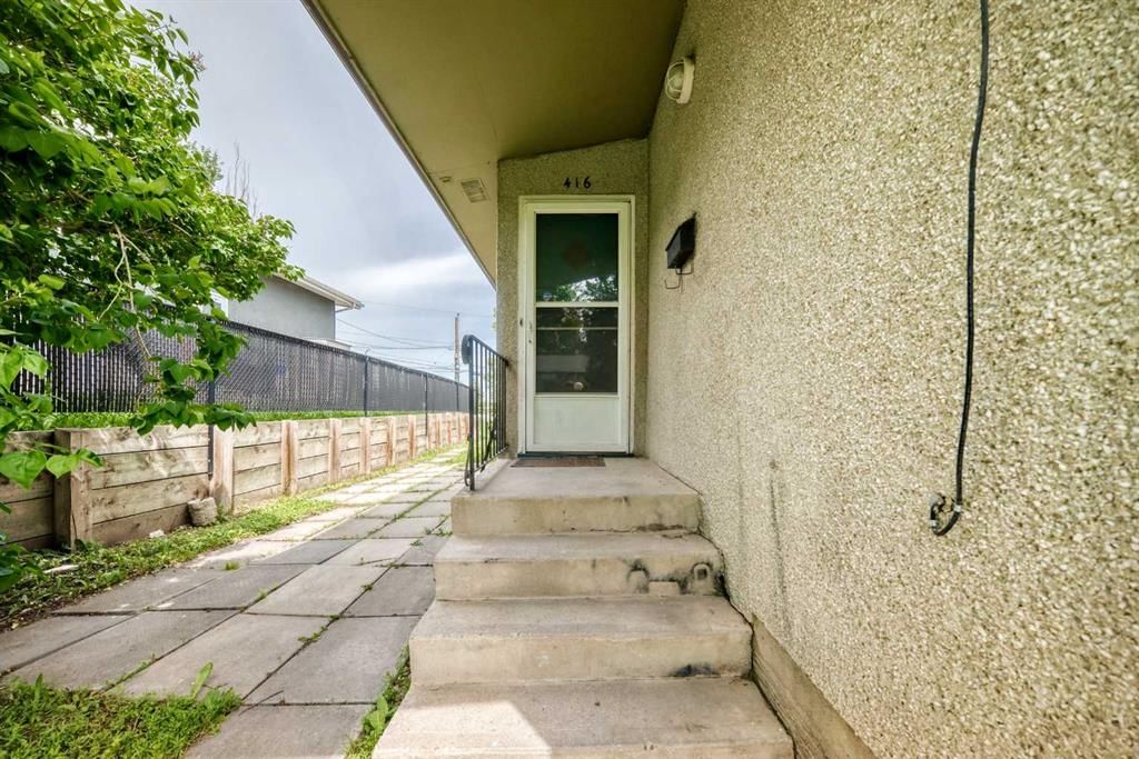 416/418 33 Avenue NE, Calgary — photo 4 of 42