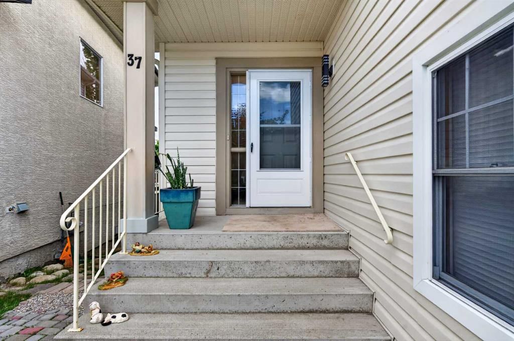 37 Tuscany Meadows Common NW, Calgary — photo 3 of 46