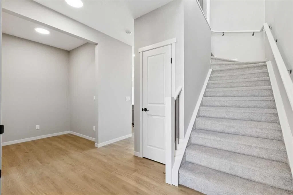 386 Hotchkiss Manor SE, Calgary — photo 2 of 42