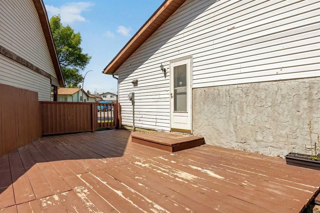 60 Ogmoor Crescent SE, Calgary — photo 3 of 47