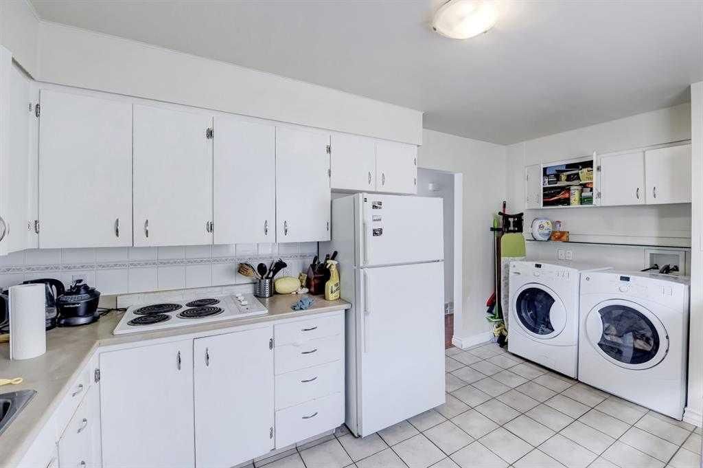 518 54 Avenue SW, Calgary — photo 4 of 13