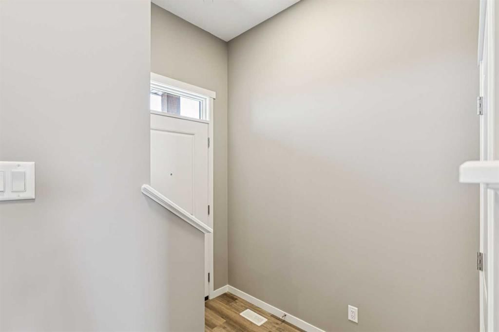 13 Hotchkiss Road SE, Calgary — photo 2 of 32