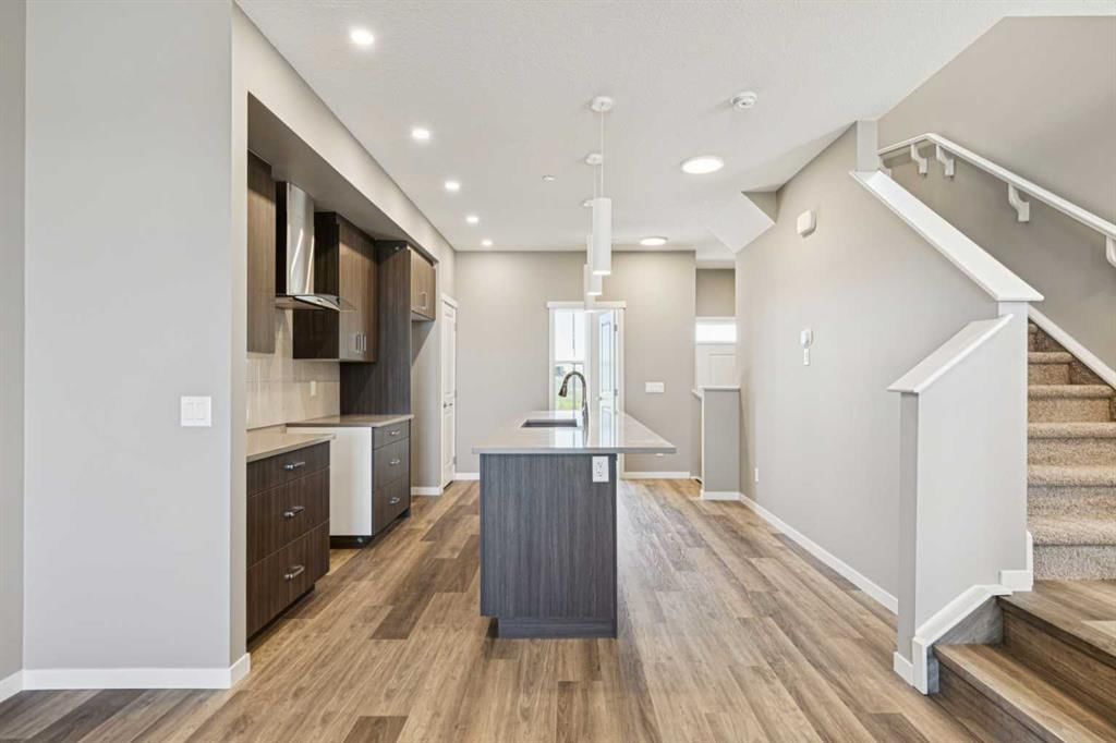 13 Hotchkiss Road SE, Calgary — photo 3 of 32
