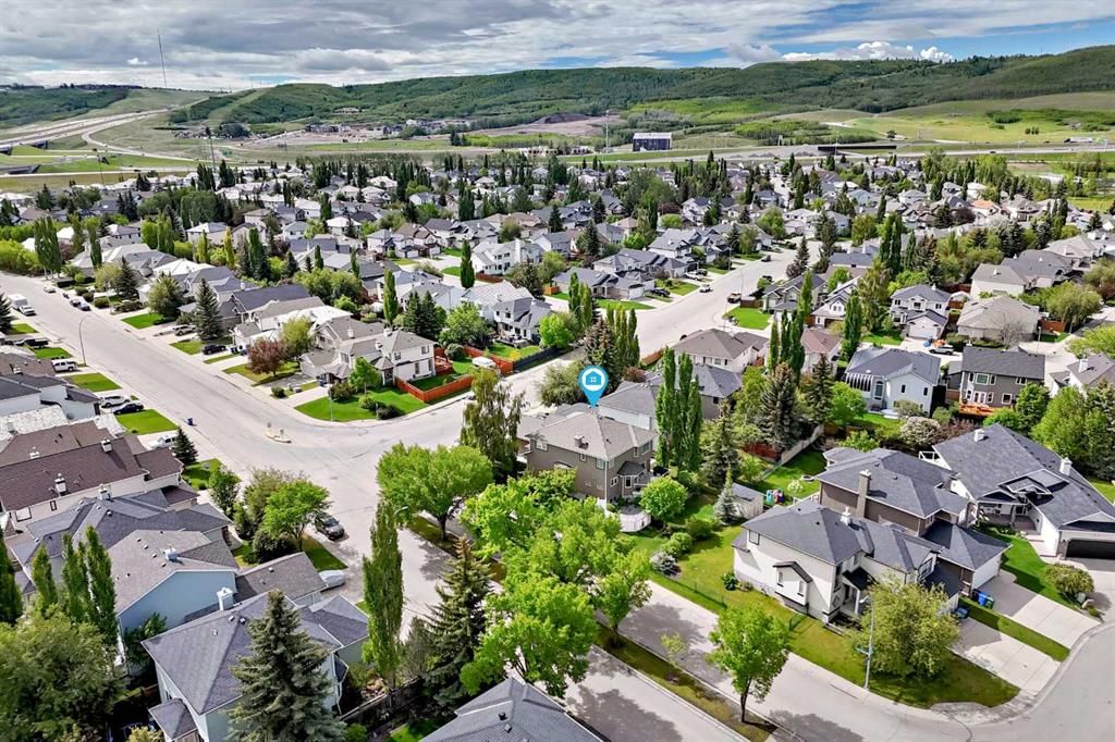 10882 Valley Ridge Drive NW, Calgary — photo 4 of 42