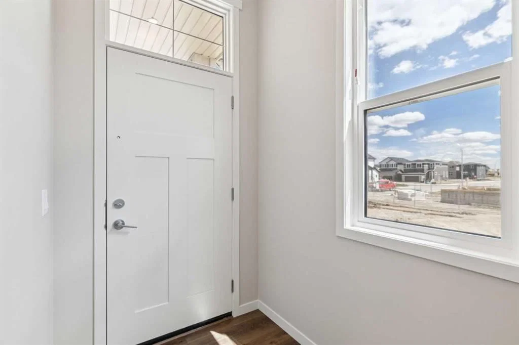 31 Hotchkiss Avenue SE, Calgary — photo 2 of 41