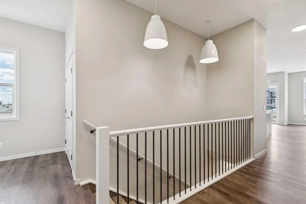 31 Hotchkiss Avenue SE, Calgary — photo 4 of 41