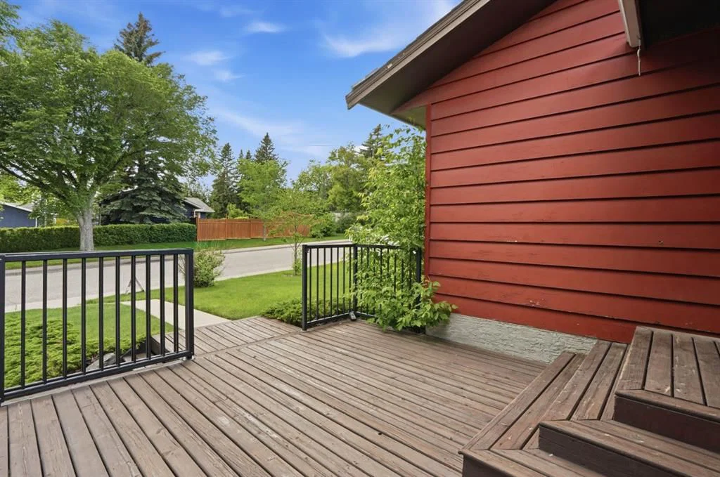 1508 Windsor Street NW, Calgary — photo 3 of 50