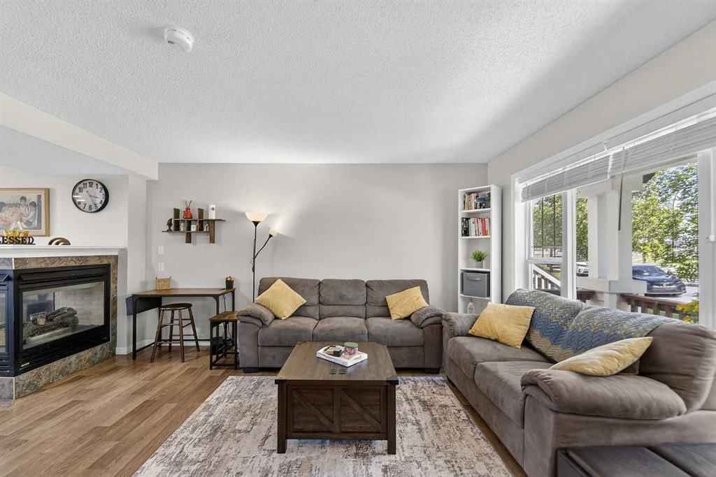 121 Prestwick Park SE, Calgary — photo 3 of 44